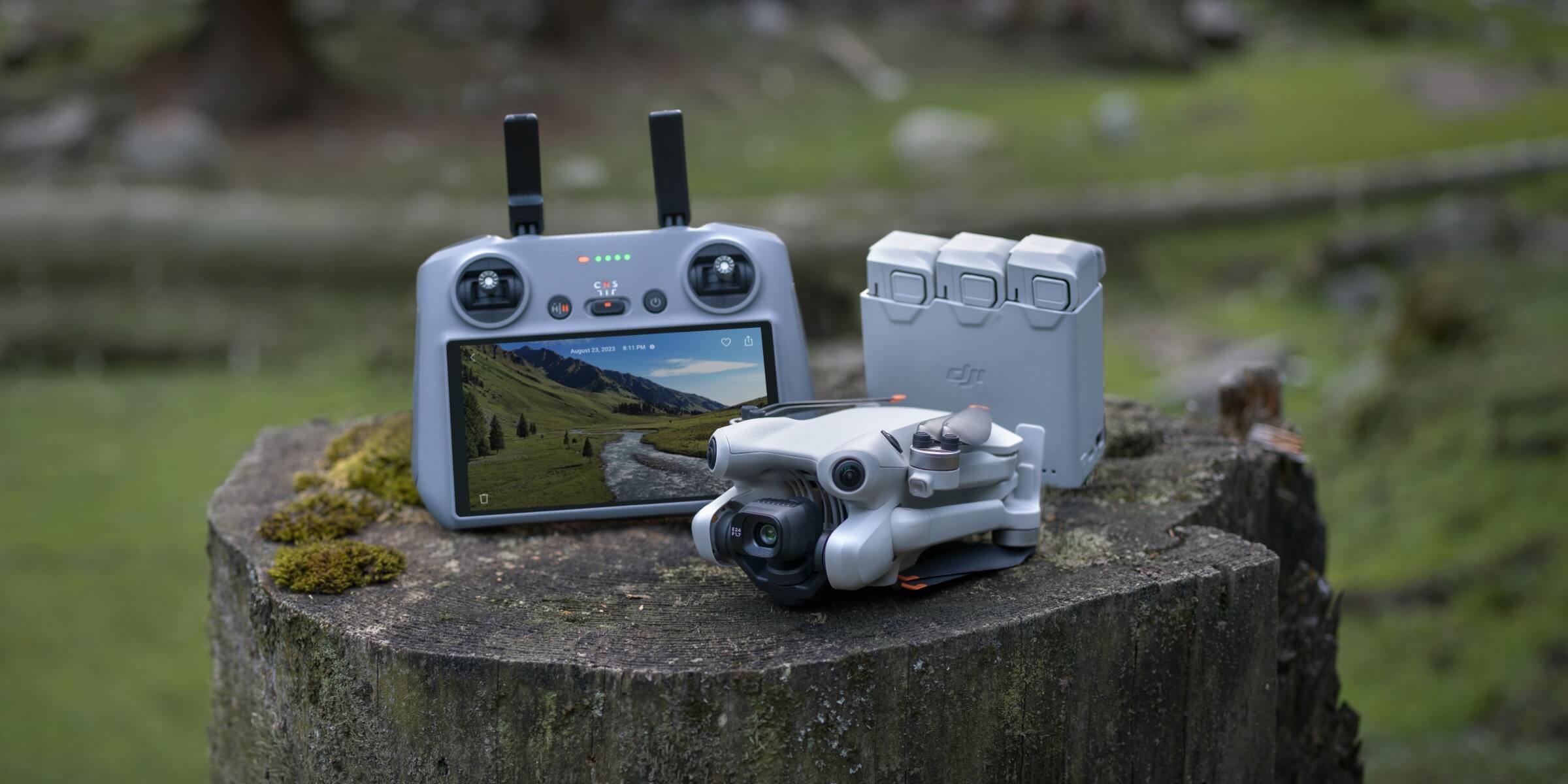 The Mini 4 Pro boasts an extended flight time of up to 34 minutes thanks to its improved battery efficiency.